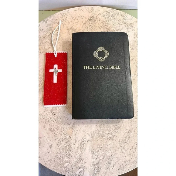 The Living Bible Red Letter Concordance Paraphrased Prayerbook Tyndale Hardcover - Picture 3 of 12